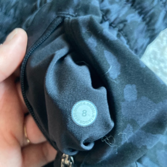 Lululemon - Tracker Short - Size 8 - Picture 3 of 3